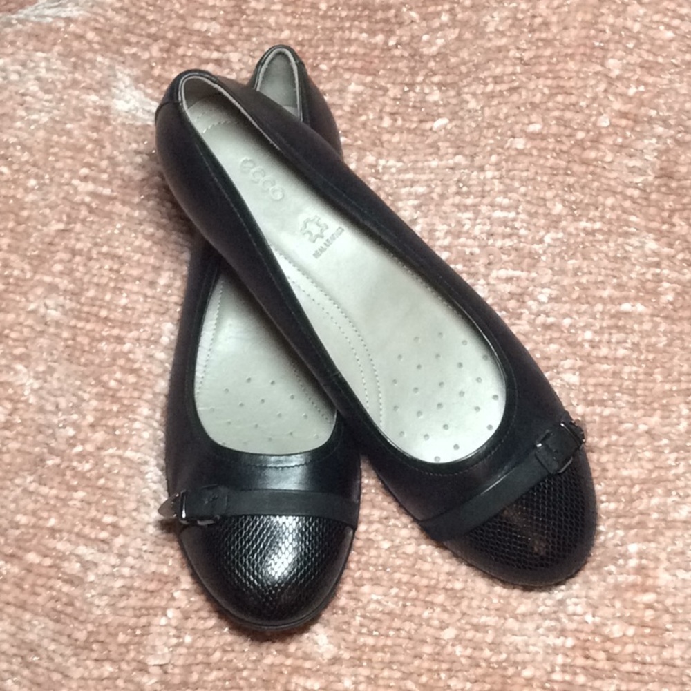 Brand new Ecco Real Leather Blk Flats